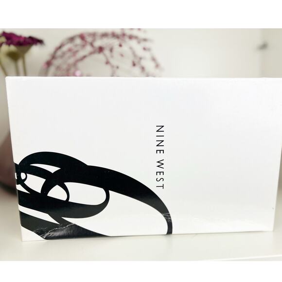 Nine West Stefania Metallic Leather Slingback Stiletto Heels Gold Size 8.5 M - Picture 15 of 16